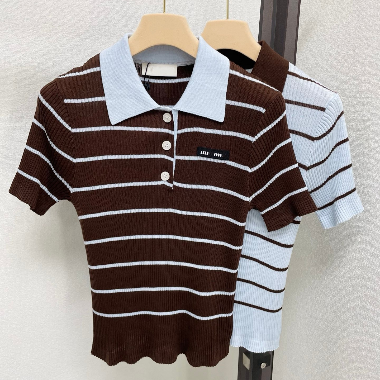 High-end custom-made Shenzhen Nanyou M brand color-blocked striped lapel 26 summer fashion preppy style age-reducing knitted short-sleeved women's top