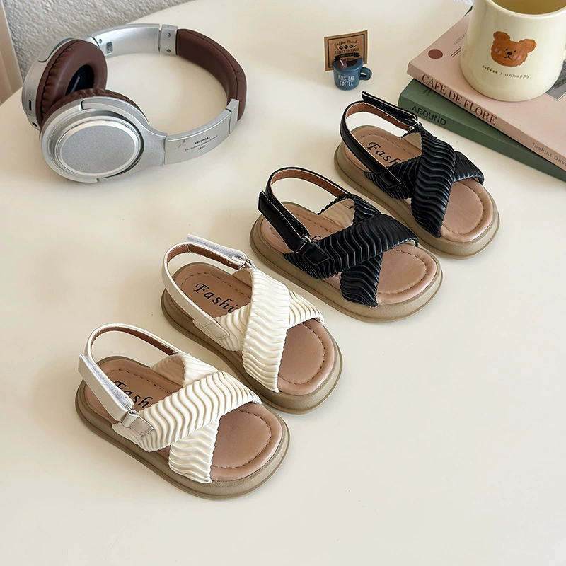 Толстоподошвенные сандалии с перекрестными ремешками для девочек, лето 2025, новые плоские французские универсальные открытые пляжные римские сандалии