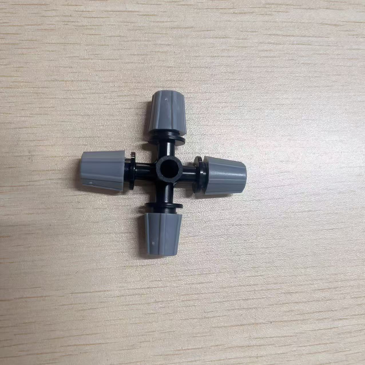 6mm gris cruz atomizador micro pulverizador cuatro salidas invernadero de cultivo de plántulas granja de techo enfriamiento y humidificación