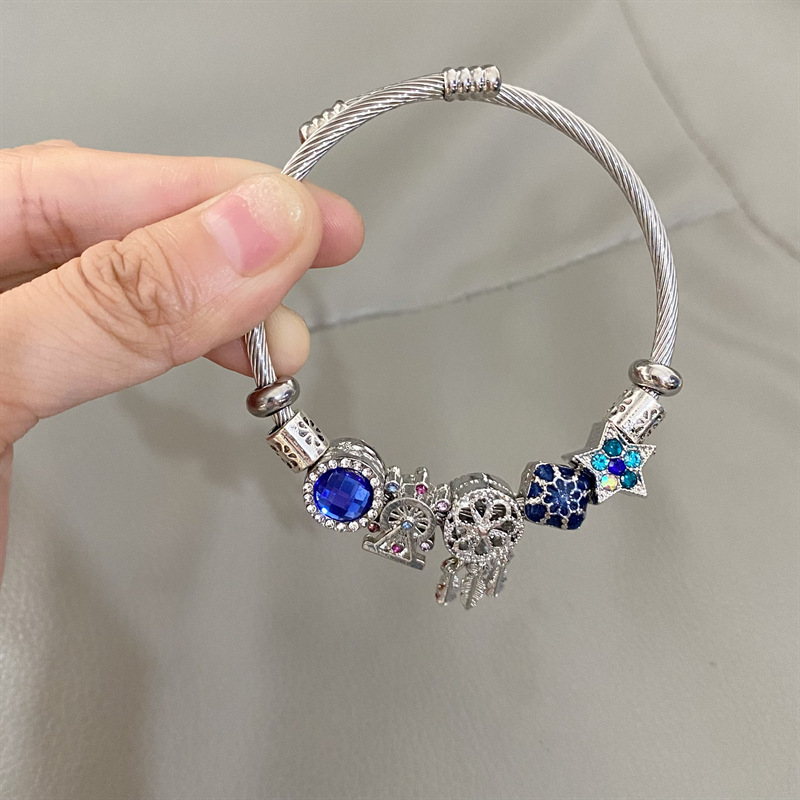 Nicho de la moda versátil pulsera de alto grado de lujo luz diseño personalizado pulsera de Saturno abierto de diamantes incrustado transfronterizo