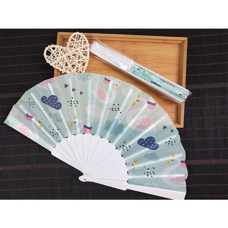 En stock 23cm hueso de plástico fresco ventilador plegable de plástico ventilador de una sola cara coloridas escamas de pescado