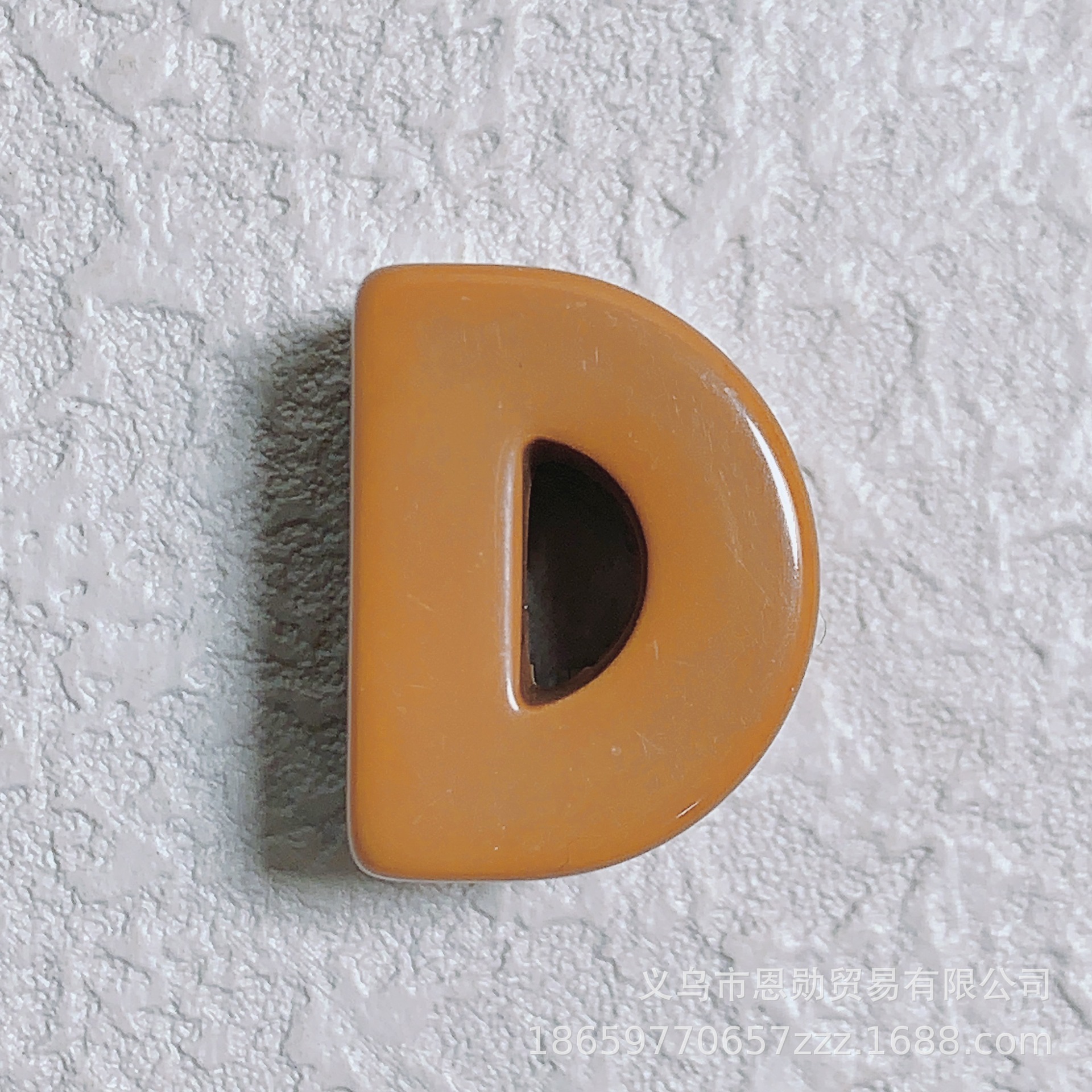 D (brown)