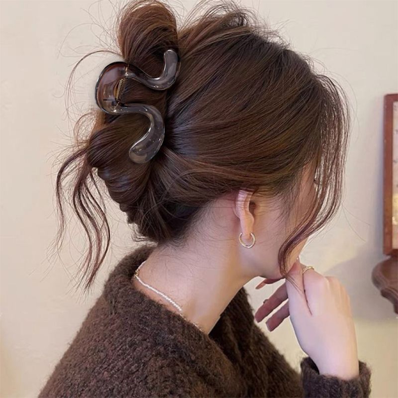 3 # clip geométrico marrón