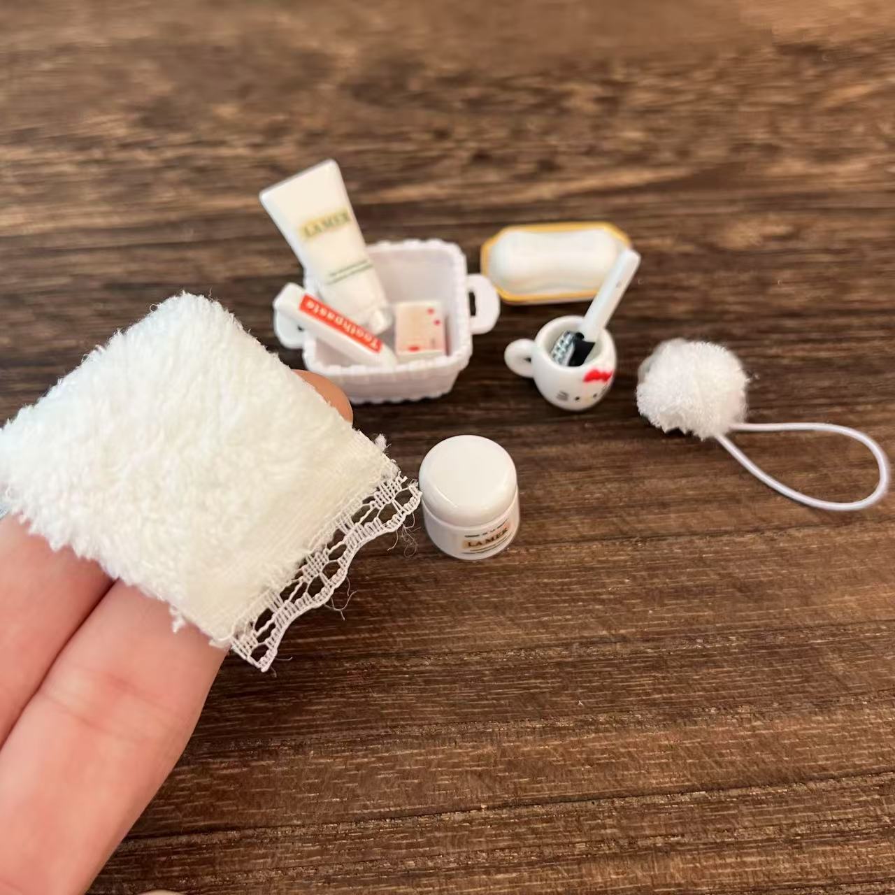 ミニチュアドールハウスミニシミュレーション KT ホワイトウォッシュ化粧品ままごとバスルームおもちゃの装飾品 diy