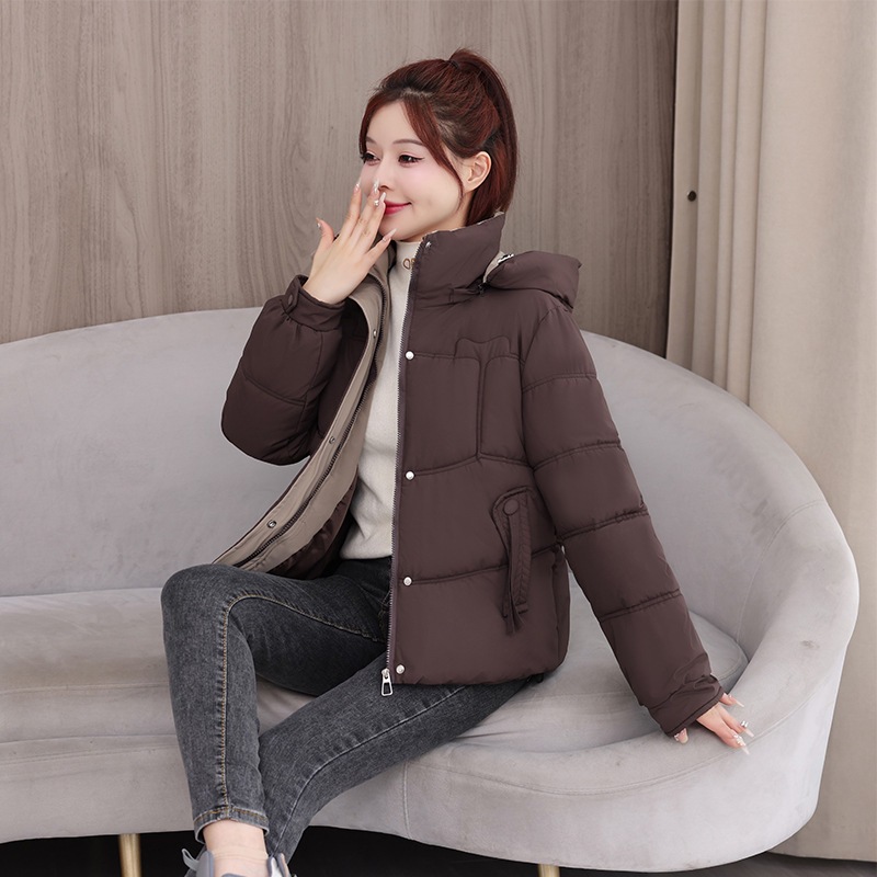 2025 ropa de algodón pan chaqueta de hombre pequeño abrigo de pluma de algodón para mujeres abrigo grueso corto delgado nuevo invierno en stock image 8