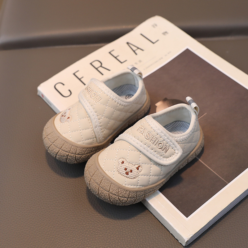 Zapatos de bebé otoño nuevos niños bebé de fondo suave zapatos de niño niñas antideslizantes zapatos de punta cerrada para niños al por mayor