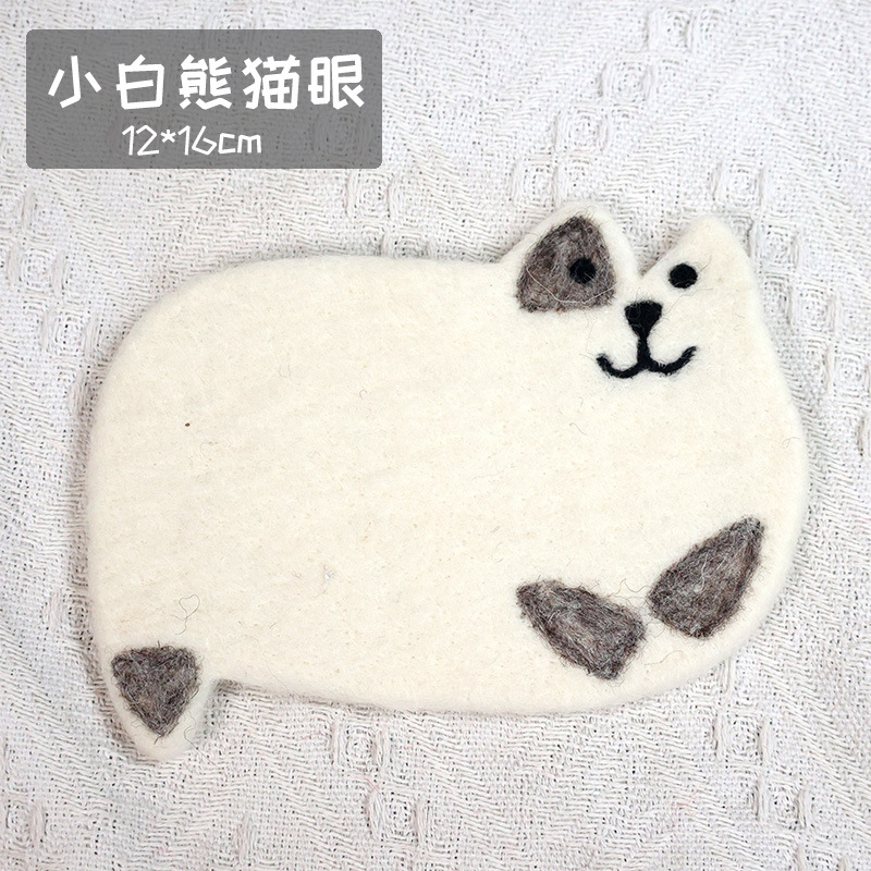 작은 흰색 팬더 눈