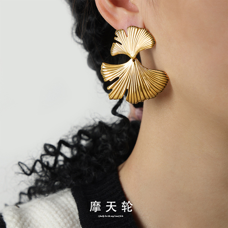 Retro fashionable geometric design accessory