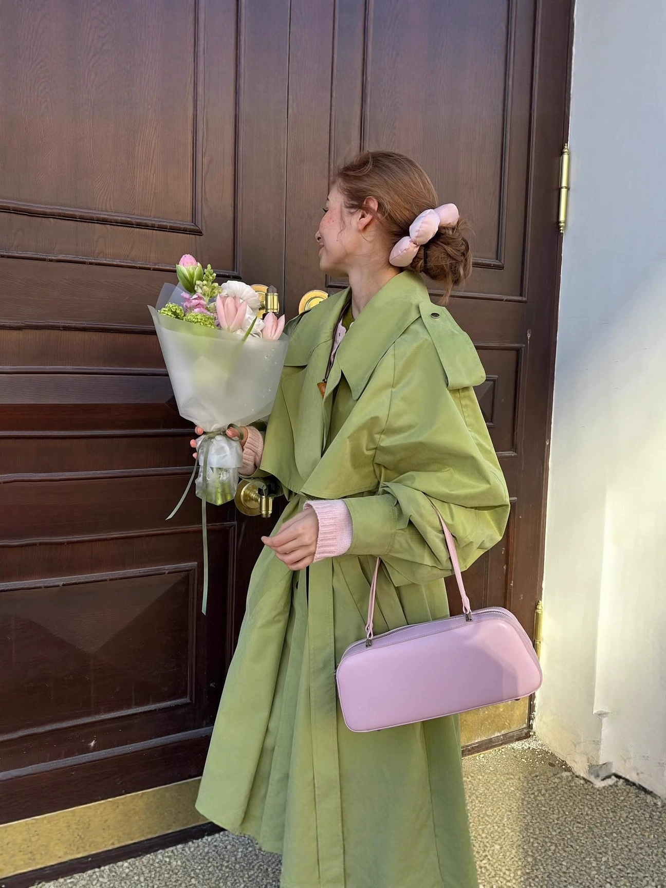 (Граница торговли), модная трендовая футболка-поддержка, осеннее trench coat, широкий палитра цветов, европейский стиль