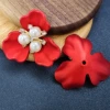 Dyed red three-petal flower + gold-bottomed pearls