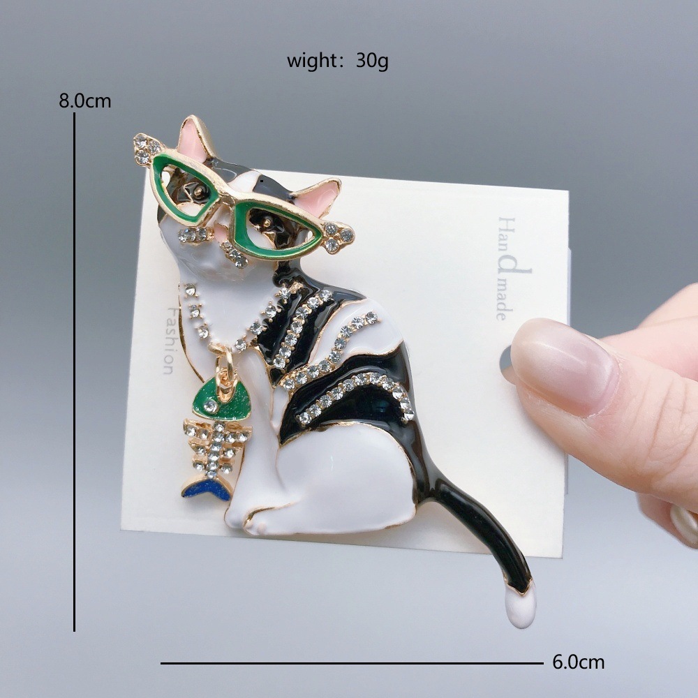 Cross-Border European and American Cute Cat Brooch for Women and Men Enamel Wearing Glasses Eating Fish Cat Corsage Pin Accessories