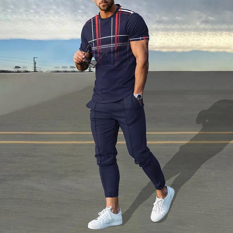男性のスーツの夏の青年の半袖のtシャツのストライプは色のゆったりした弾力の薄い運動のズボンの2つのセットをつづり合わせます。|undefined