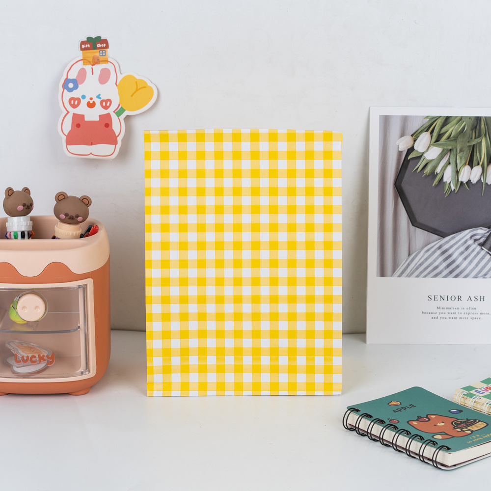 Bolsa de fondo cuadrado a cuadros de color, regalo de vacaciones, bolsa de papel kraft de dibujos animados ins, bolsa de regalo de Navidad de San Valentín