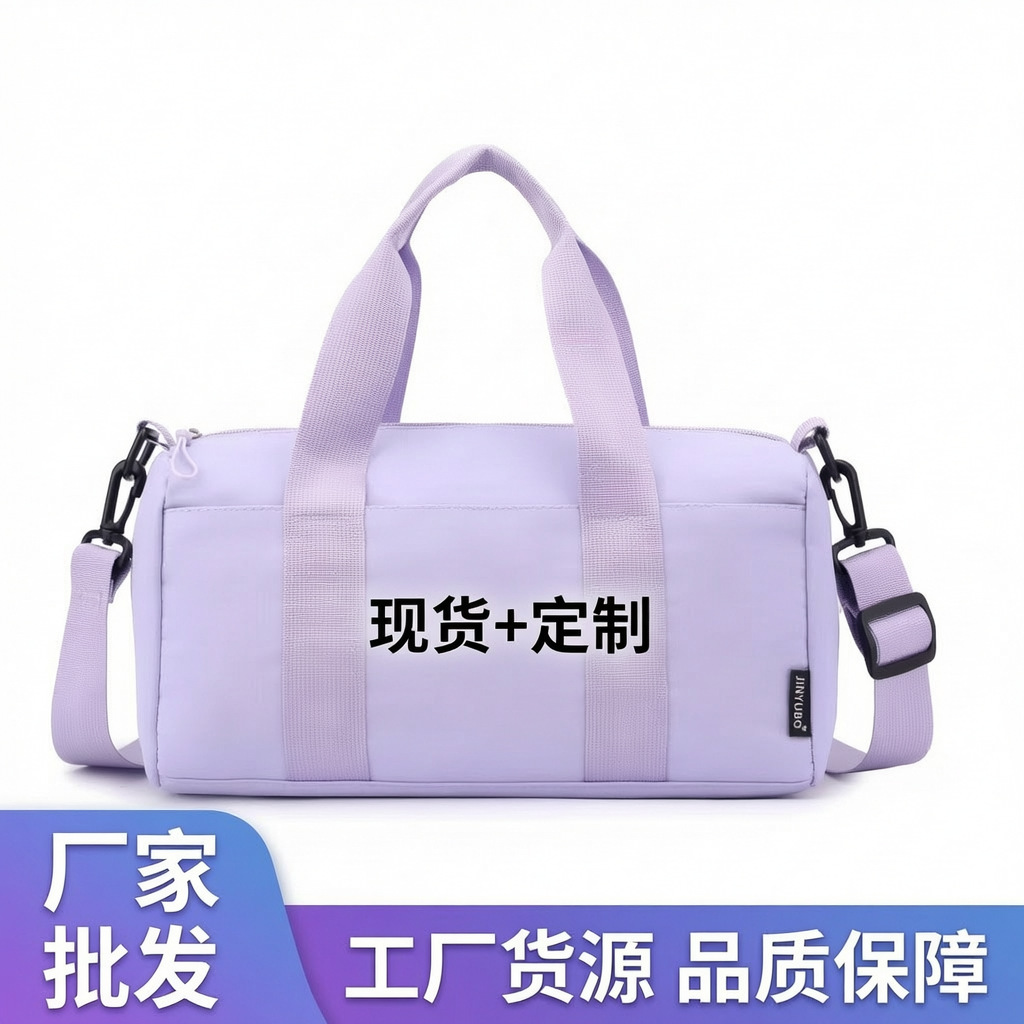Capacious shoulder bag for leisure