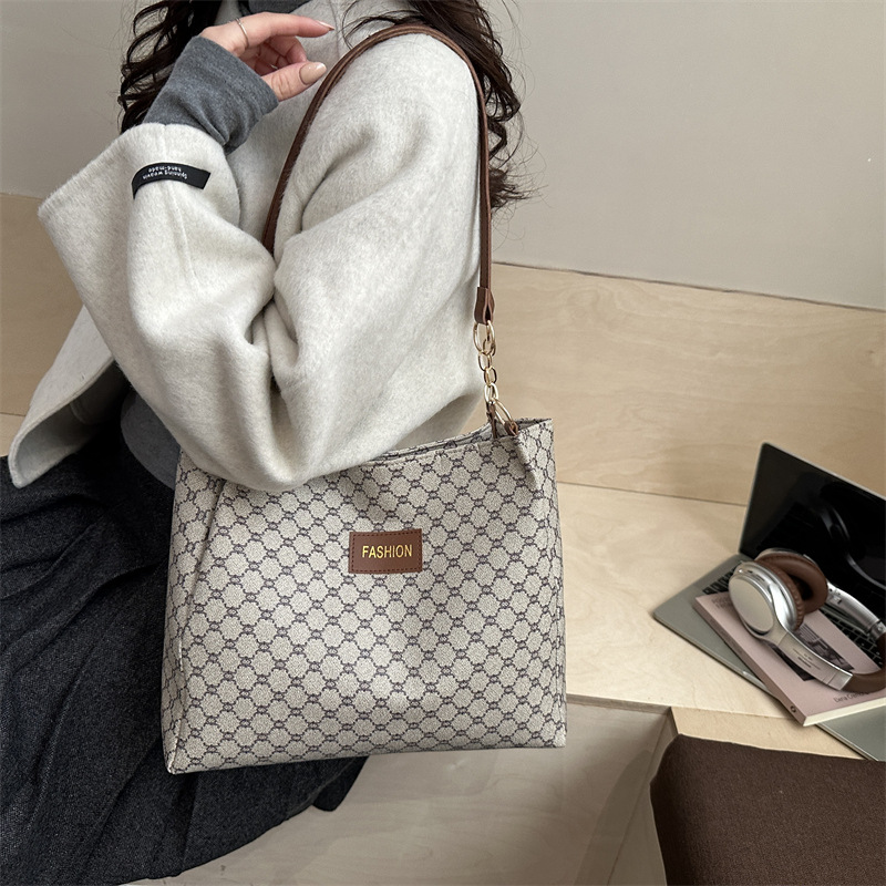 Cross-border damas retro moda pu mochila de cuero suave de transporte de gran capacidad bolsa de mano es ideal para el uso diario