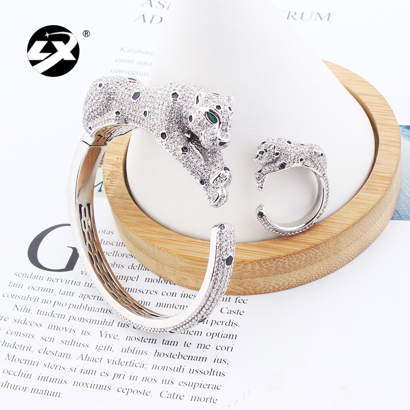fashionable creative jewelry with zircon