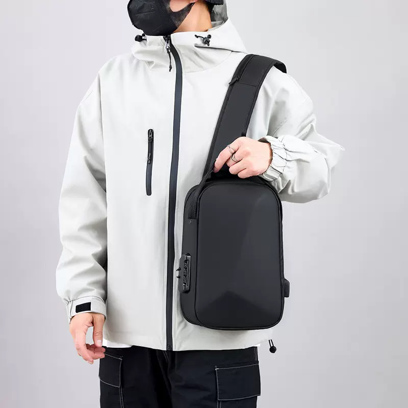 跨境男士胸包密码锁商务通勤胸前斜挎包大容量多功能男款单肩包