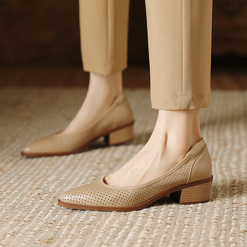 Sandal nữ da bò lỗ lưới miệng nông gót vừa — Màu trắng be