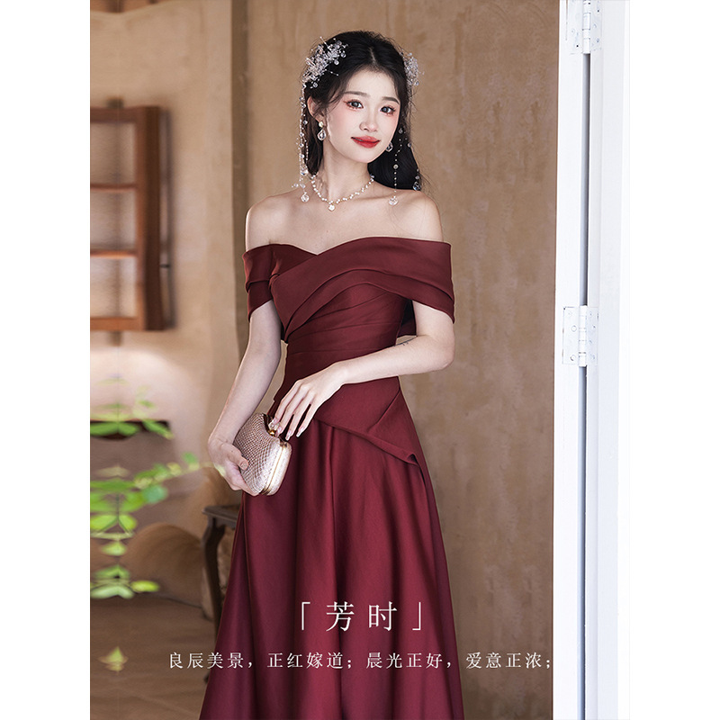 一字肩敬酒服新娘红色缎面显瘦高级订婚礼服裙回门答谢宴声乐艺考|undefined
