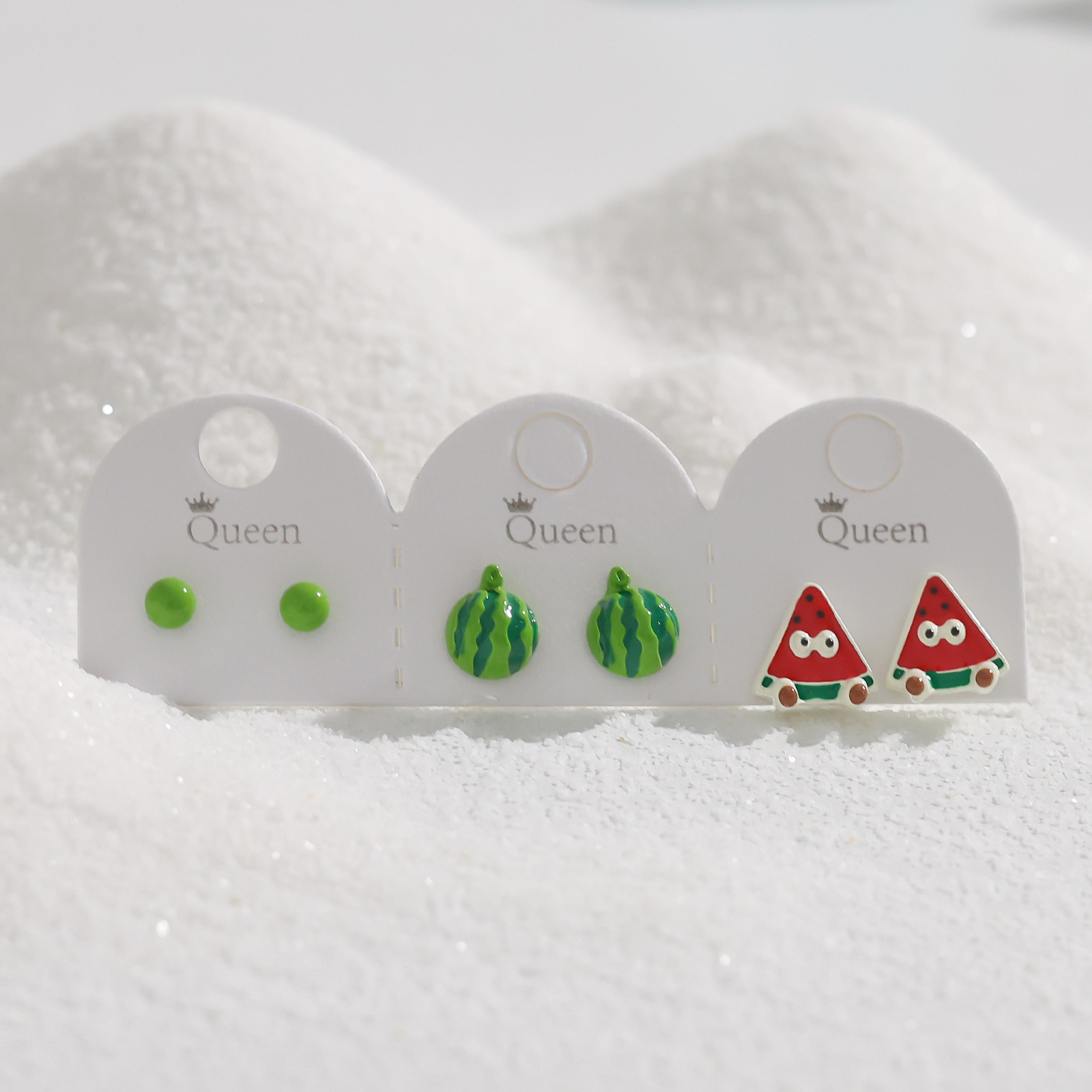 Juego de pendientes de aguja plateados, sencillos y compactos para mujer, pendientes geométricos en forma de corazón, bonitos, dulces y versátiles, venta al por mayor para puestos de mercado