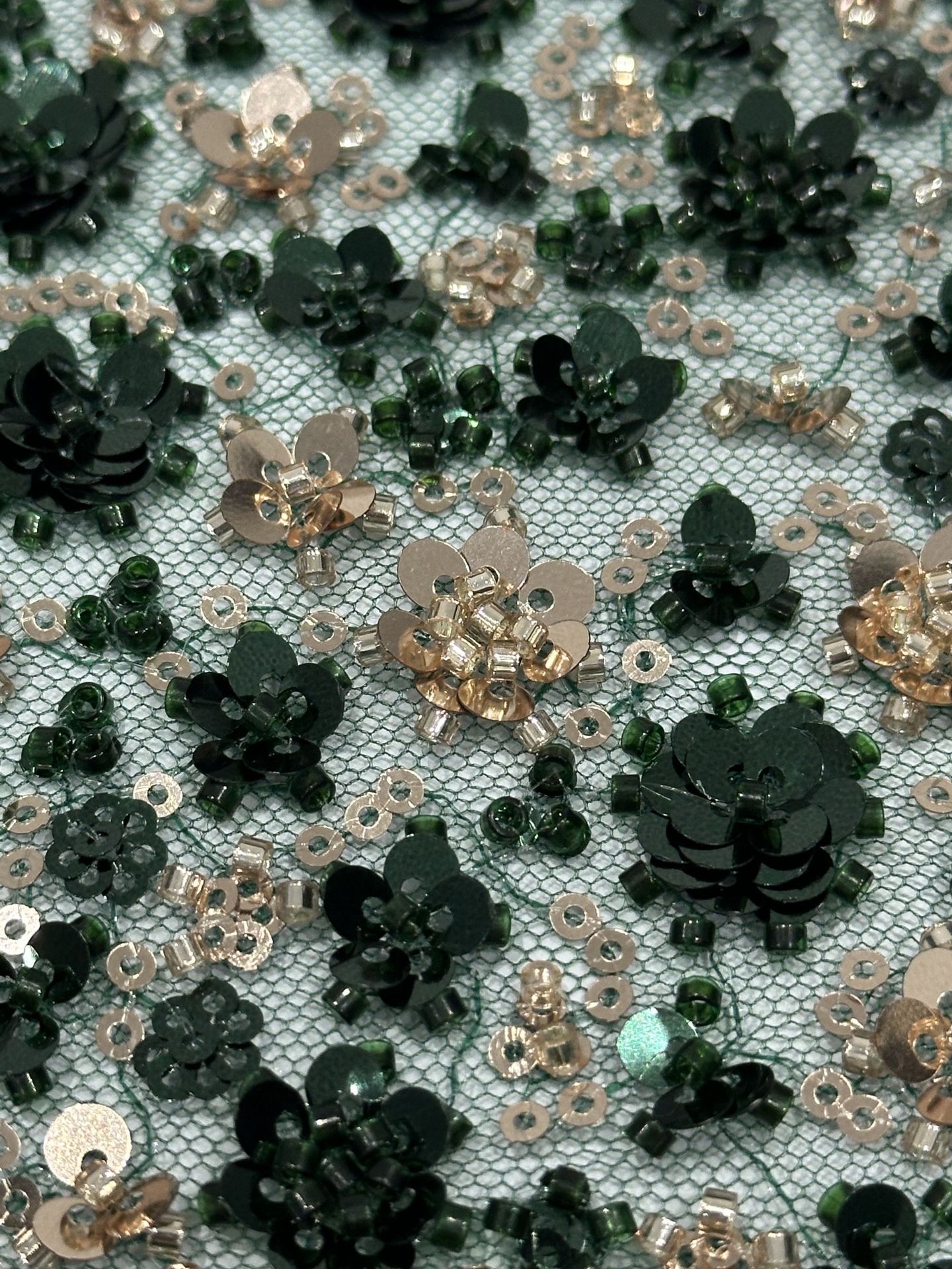 Fábrica de stock de doble color sequinilla pequeña flor de ciruela cuentas bordada tela de encaje vestido de boda moda sequinilla tela bordada