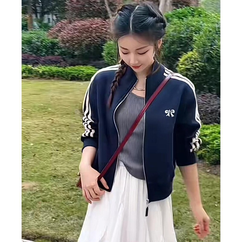 Fashion Short Three-Stripe Stand Collar Baseball Jacket for Women 2025 Spring Loose Fashion American Sports Top Fashion Short Three-Stripe Stand Collar Baseball Jacket for Women 2025 Spring Loose Fashion American Sports Top