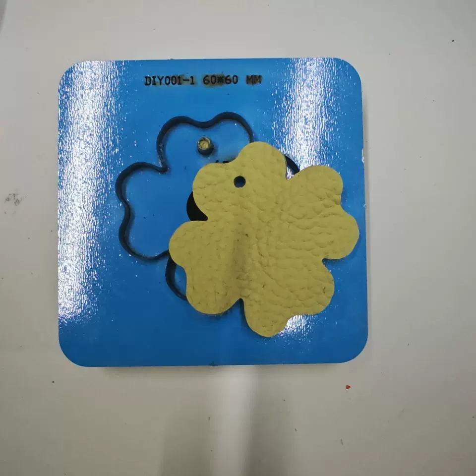 四叶草自粘皮革面料皮质挂件个市品下料冲切手敲机压刀模包邮