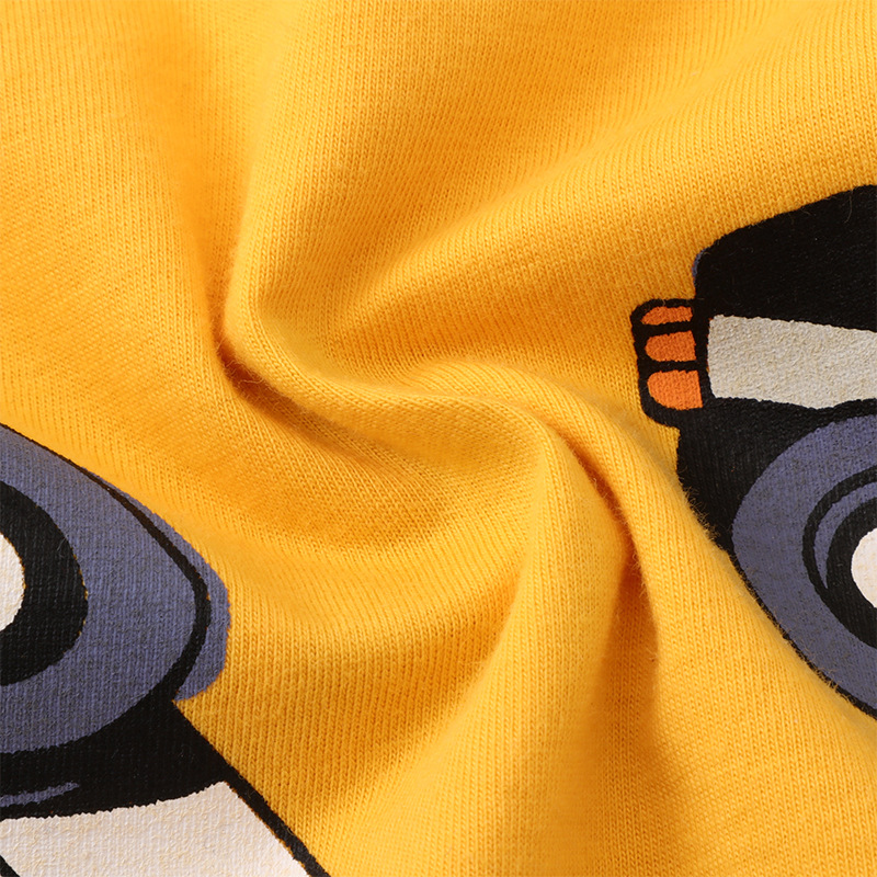 Nuevos productos de la marca europea y americana de ropa para niños pequeños y medianos 2025 verano nuevo patrón de camión de bomberos camiseta de manga corta para niños consignación