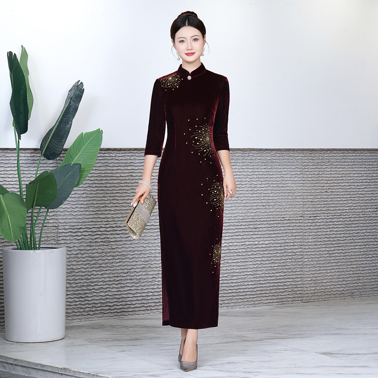 Shenzhen autumn velvet cheongsam 2024 new Chinese style mid-year happy mother-in-law dress female a generation of hair