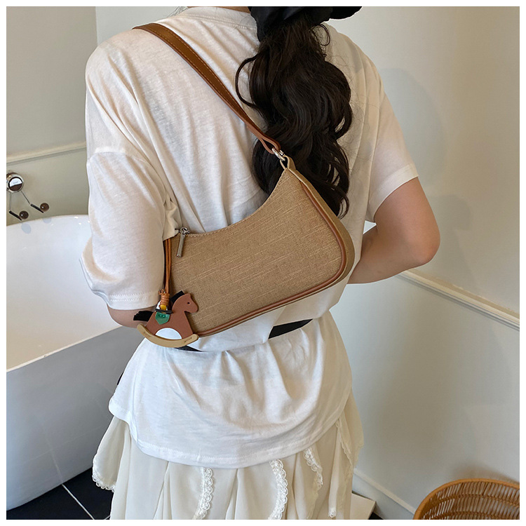 A niche design and fashionable underarm bag for summer 2025, a versatile and high-quality crossbody bag for women's daily commuting undefined