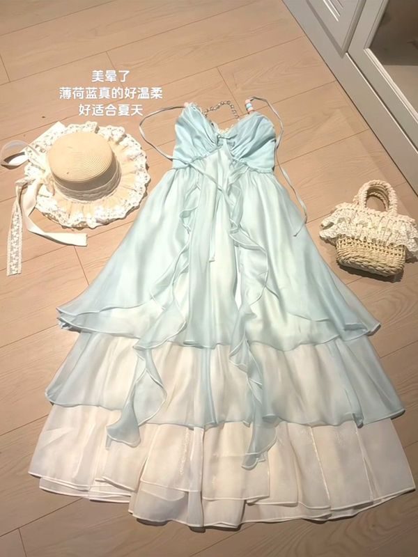夏の海辺の雰囲気のリゾートスタイルのグリーンサスペンダードレス女性の夏の新しい雰囲気のバックレスロングスカート|undefined