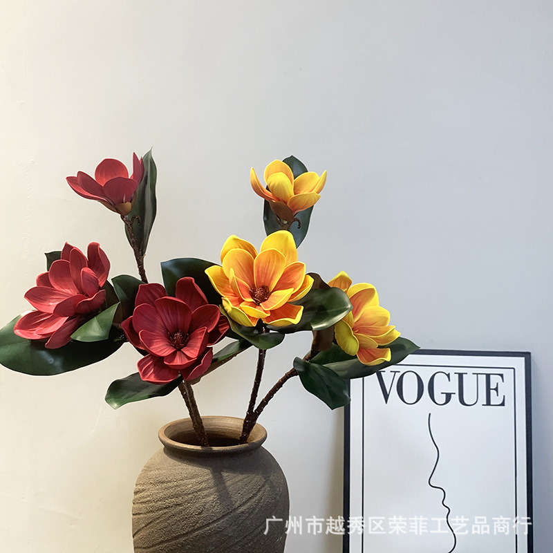 Simulación de flores magnolia sensación de mano 3D de alta calidad con hojas de simulación 3 cabezas magnolia decoración de la sala de estar de boda del hotel