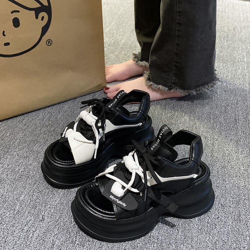 Zapatos de mujer de altura universal amor deportivo Roma verano y otoño de 2025 nuevas sandalias de moda zapatos muffin con suela gruesa