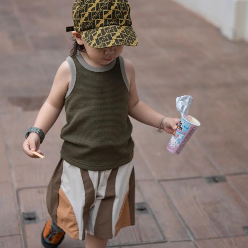 男の子夏服 2025 新しいトレンディでクールな軽量ノースリーブ通気性ベスト子供用ルーズカジュアルショーツ 2 点セット|undefined