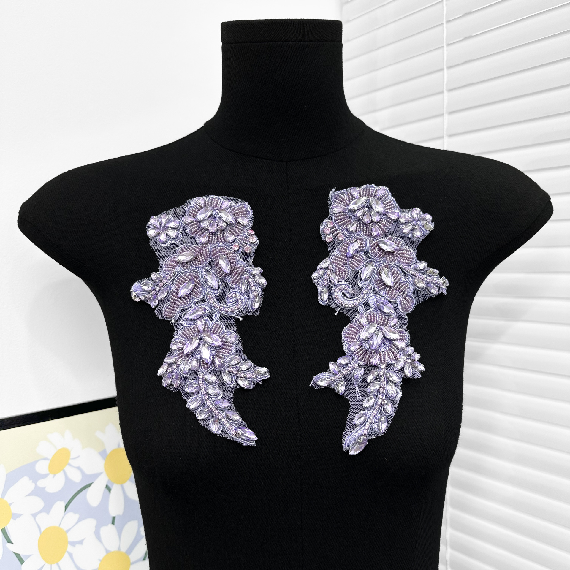 Azul tibetano de la industria pesada perlas de clavos simétricas flor decal vestido cheongsam grupo difundir ropa de baile cuello accesorios de decoración transfronterizos