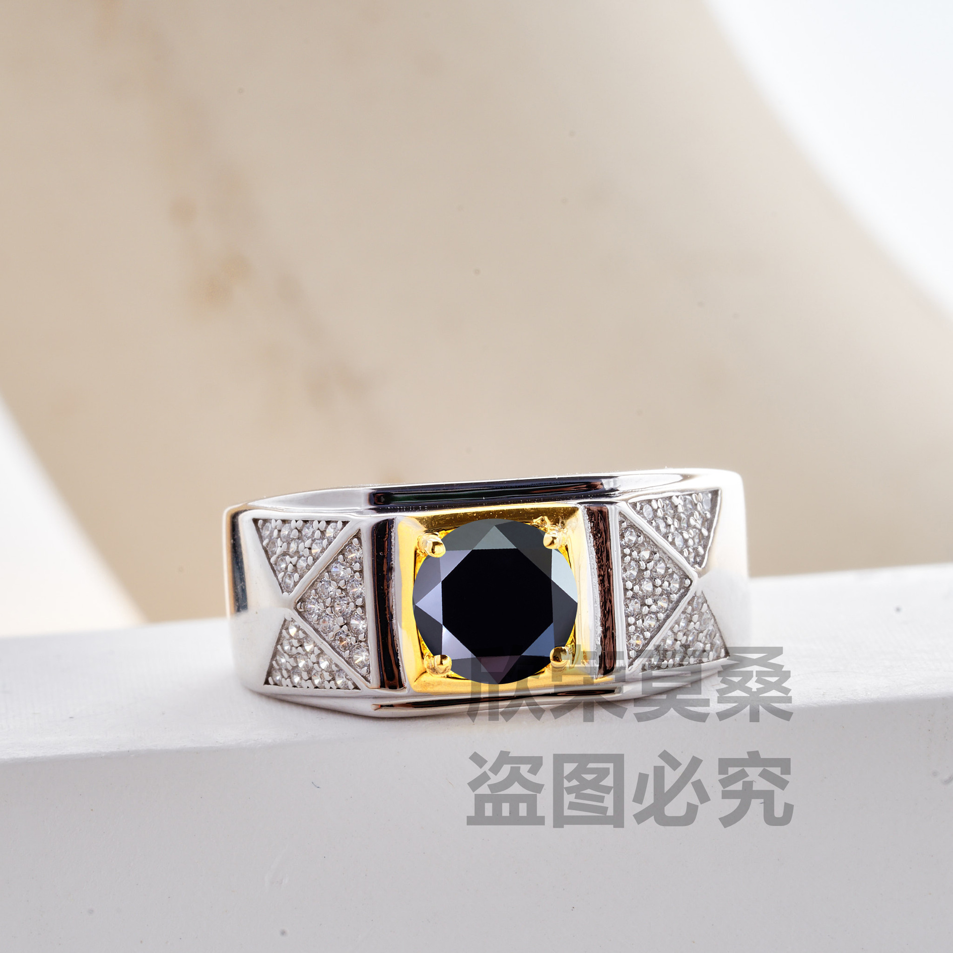 Atmosfera de negocios de oro de dos colores de ancho estilo de piedra de moissanita masculina brillante con certificado de diamante GRA a través de la penetración lateral transfronteriza