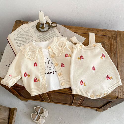  Autumn Clothes for Infants, Toddlers and Girls Baby Suit Embroidered Lotus Leaf Collar Knitted Top + Straps Harness 2-piece Suit