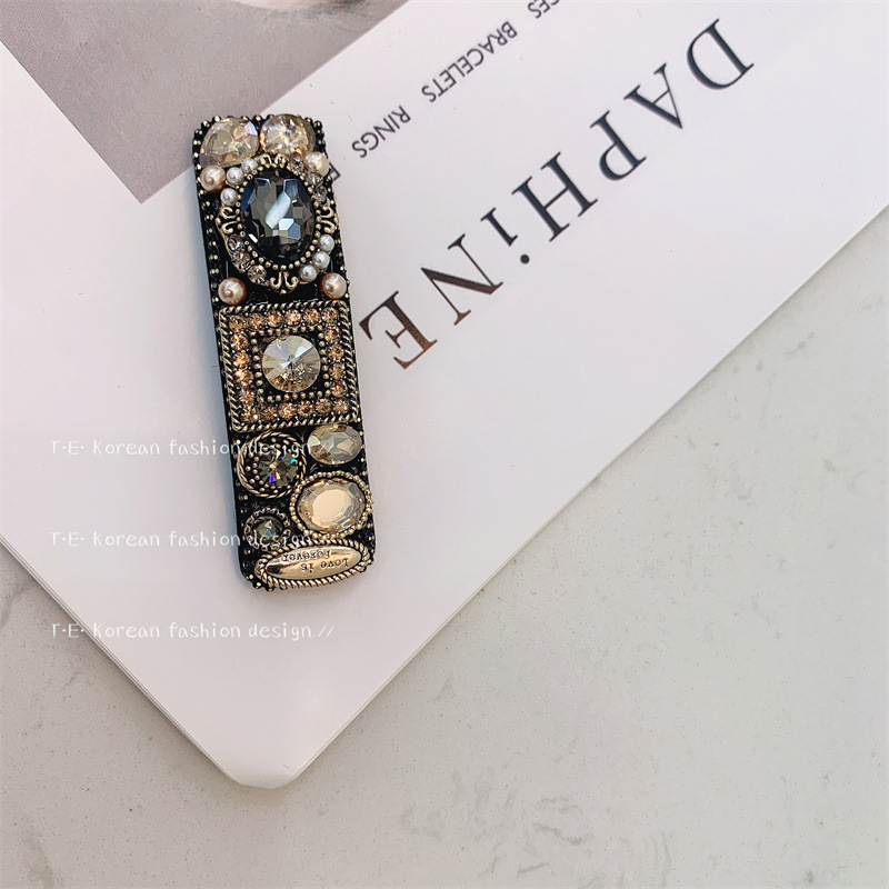 19g Weight Hair Clip Hair Accessories Type Rhinestones Inlay Material 1 Piece Quantity Holiday, Travel, Daily Occasion Metal Material Geometric Pattern Women's Gender Inlay Design Elegant, Streetwear Style Dongdaemun Czech Diamond Barrettes Retro Debutante Style BB Clip Side Bangs Internet Celebrity Hair Clip For Broken Hair Barrettes Hair Accessories For Women 4