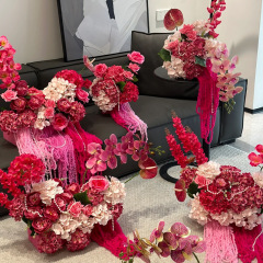 バラの赤い系のシミュレーションの花は披露宴を予約します。
