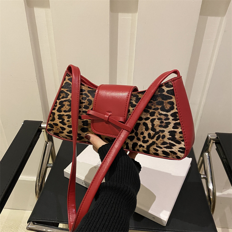 Bolsa de moda bajo la axila para mujeres de gran capacidad 2025 primavera nueva moda nicho bolso de hombro bolso de arco bolso de mano