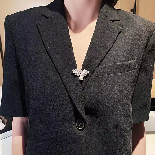 Angel Wings Rhinestone Pearl Brooch Men's and Women's High-End Design Corsage Korean Version Anti-Leakage Pin Clothing and Accessories Wholesale