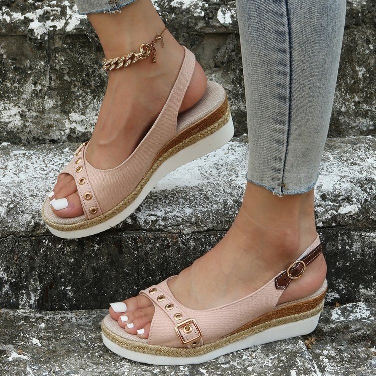 2024 Summer European And American Style One-Strap Rivet Platform Straw Thick-Soled Wedge Beach Sandals For Women_vogvips.com