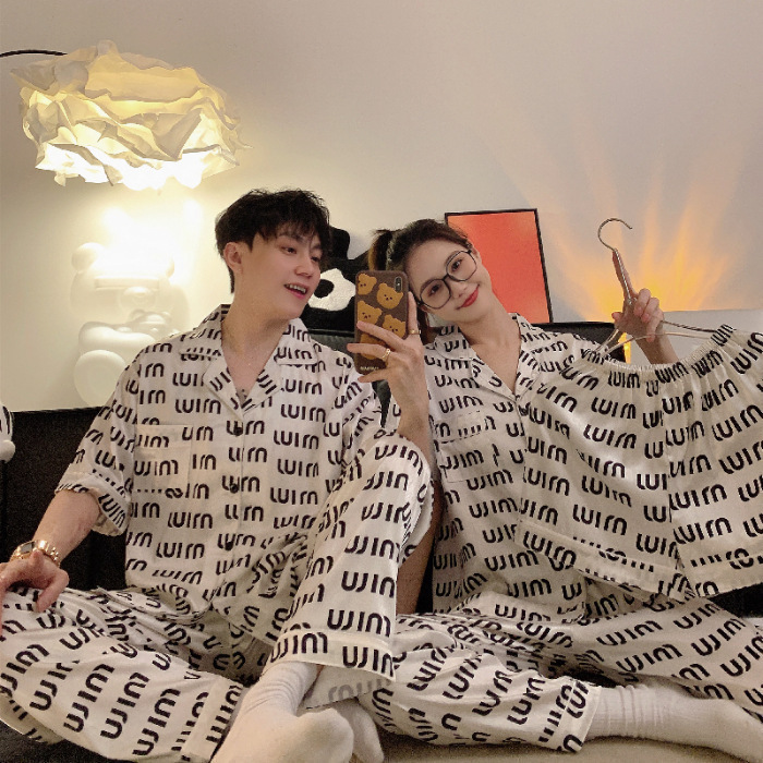 Primavera y verano pareja pijama seda hielo tres piezas set pantalones de mangas cortas de alta sensación graffiti ropa de verano para hombres y mujeres