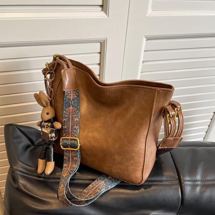 Bolsa casual simple para mujeres 2025 nuevo bolso de cubo universal estilo extranjero de alta calidad bolso de hombro