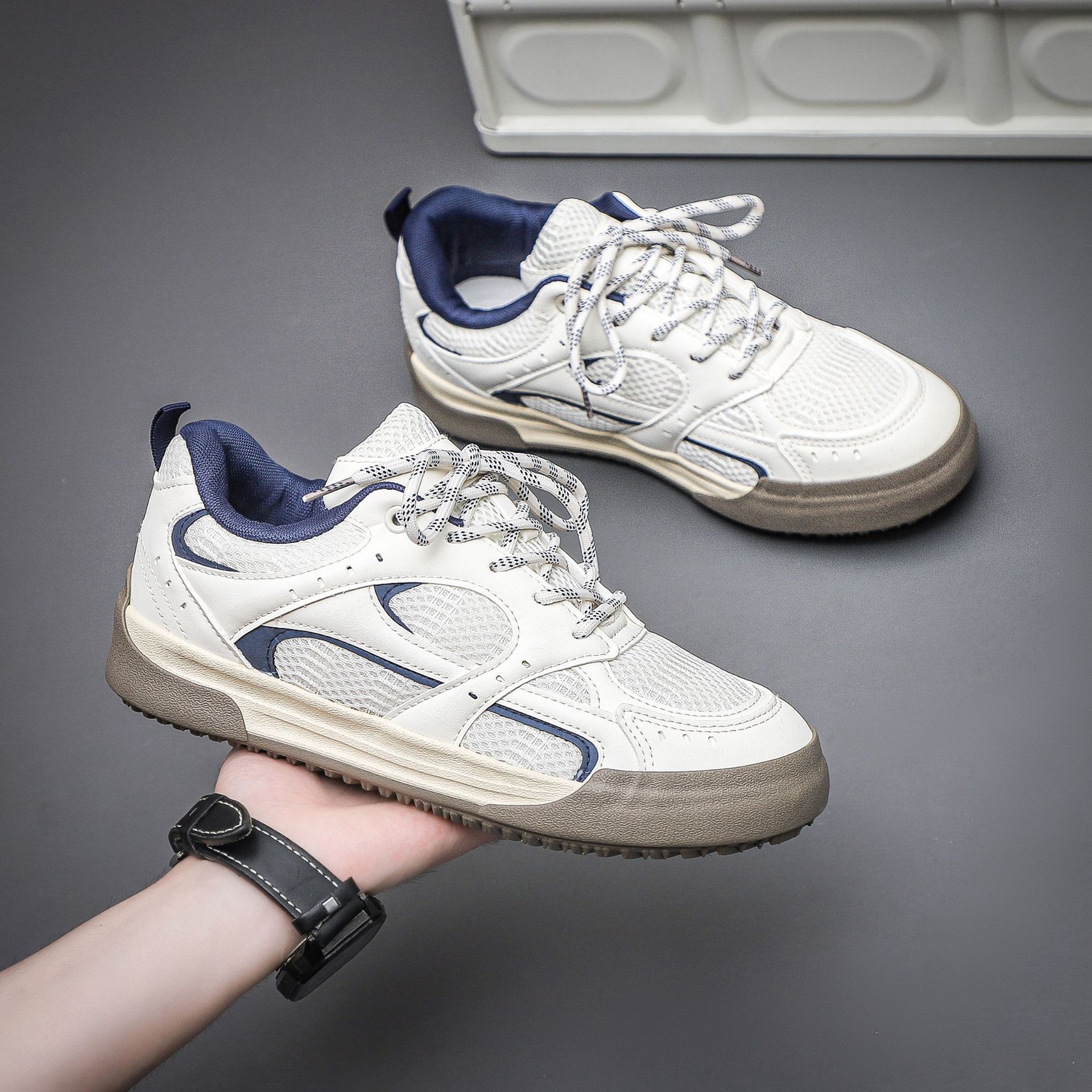 Diseño original nicho zapatos de pan de suela gruesa para hombres 2025 primavera nuevos zapatos de panel de malla chic de estilo universal zapatos de entrenamiento