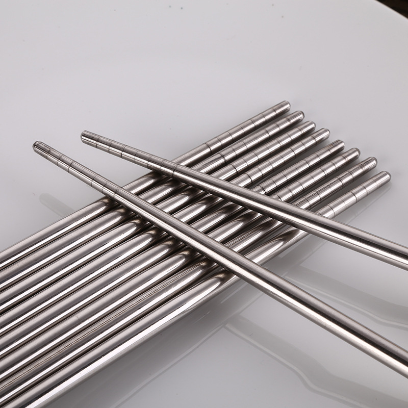 Fuente de la fábrica de acero inoxidable 23 6cm de largo TIRO DE AGUA no magnético azul y blanco de porcelana vajilla de impresión de un solo paquete y doble palillos huecos