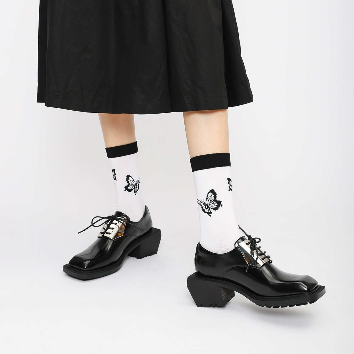 로퍼 작은 가죽 신발 여성용 금속 장식 레이스 업 빈티지 2022 이른 봄 스퀘어 발가락 청키 힐 싱글 레이어 신발