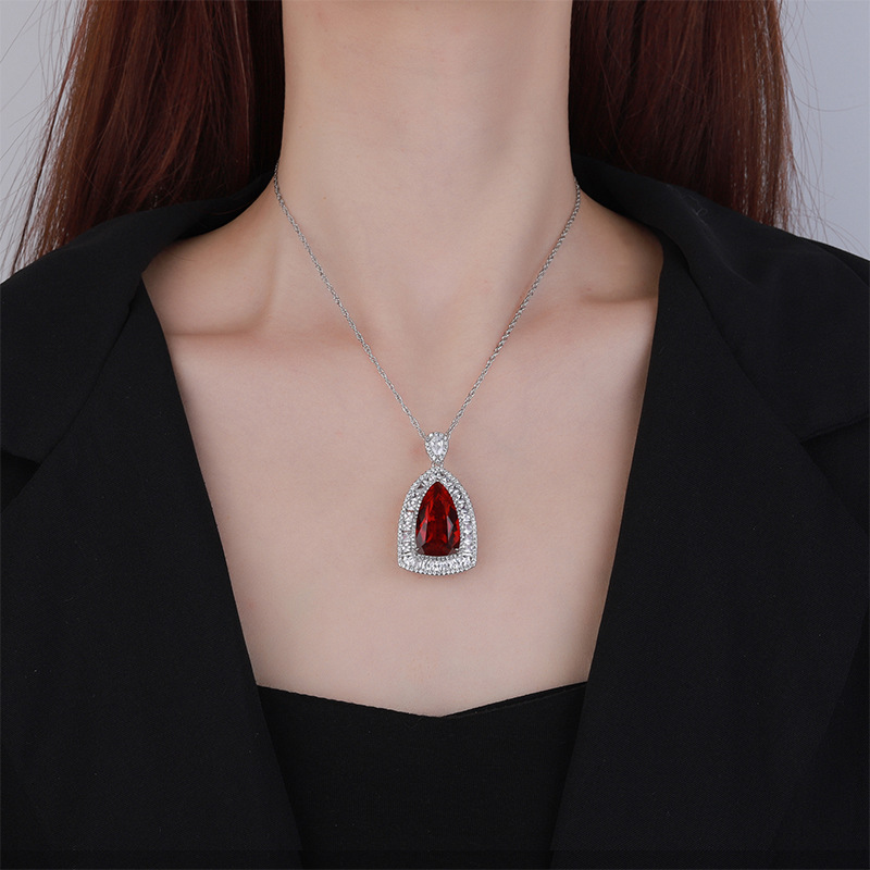 Zhuang Sheng joyas cobre inferior chapado en oro imitación color real bebé corindón bala personalidad luz colgante de lujo collar femenino 13*2