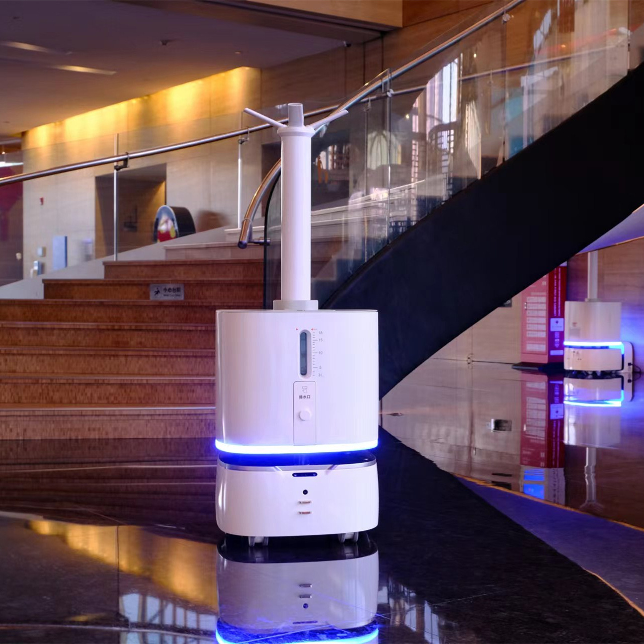 室内雾化消毒机器人无死角消毒续航自动充电智能防疫消毒设备