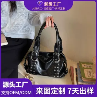 韩系小众铆钉手提包单肩腋下包包女质感大容量通勤百搭辣妹机车包